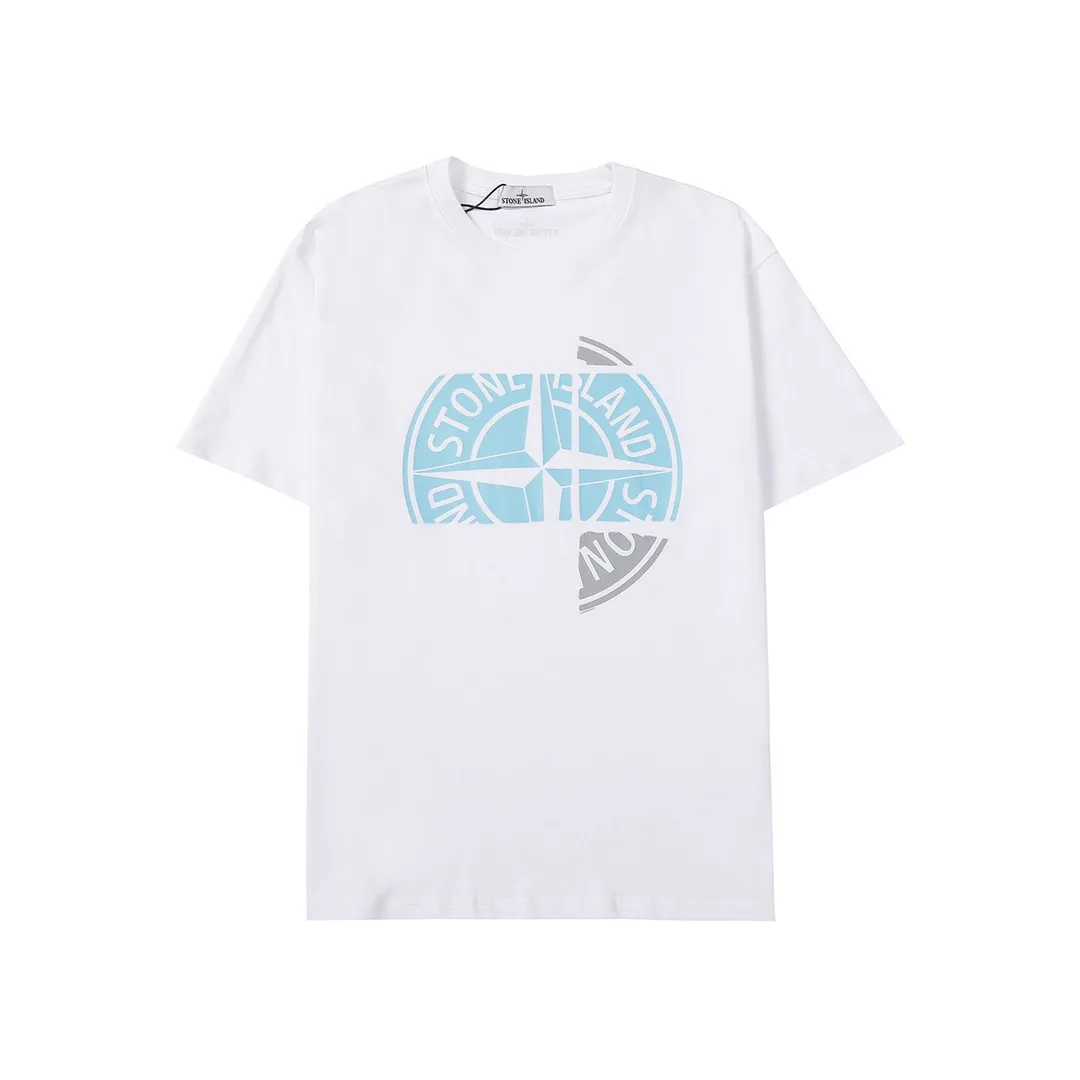 W617#P110💰 [Stone lsland/Stone Island summer new short-sleeved T-shirt with broken big compass print on the chest] ⚠️[Original creation, high control of details] Made of 260 grams of combed cotton, 32-count double yarn - Simple basic versatile style, original single quality, the first choice for couples. - Made in a large factory, four needles and five threads on the shoulder, neat alignment, high quality workmanship. - Same style for men and women, very versatile, one piece for each person Details are clearly visible. Color: Black White Size: M L